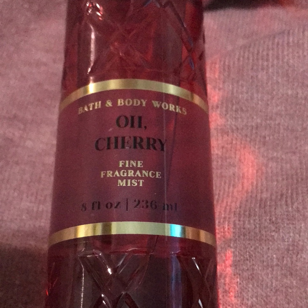 NEW- Bath & Body Works- Oh Cherry - Picture 2 of 3